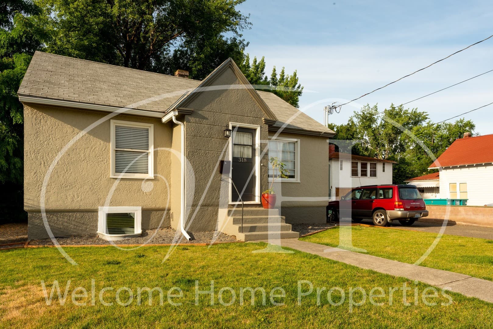 College Place Apartment: 318 SE 6th St