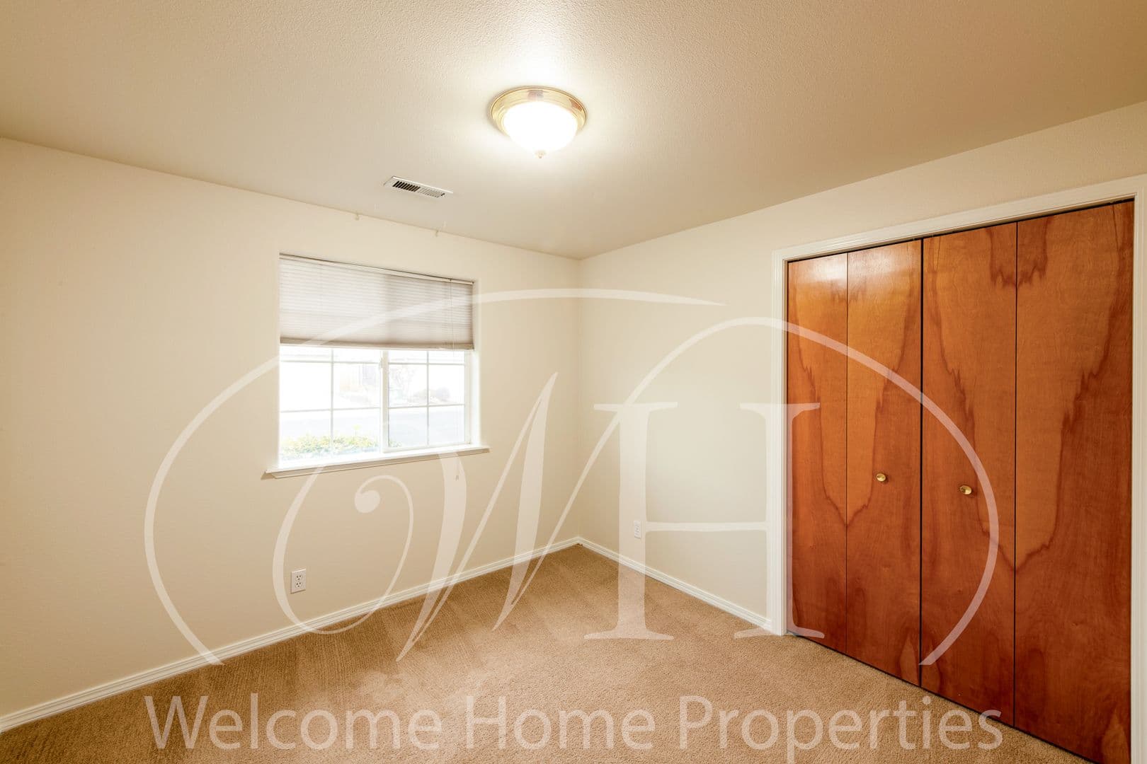 College Place House: 337 NE Kingwood Place