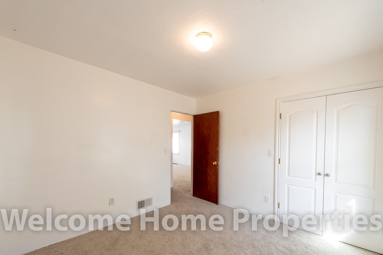 College Place House: 109 SW 5th St