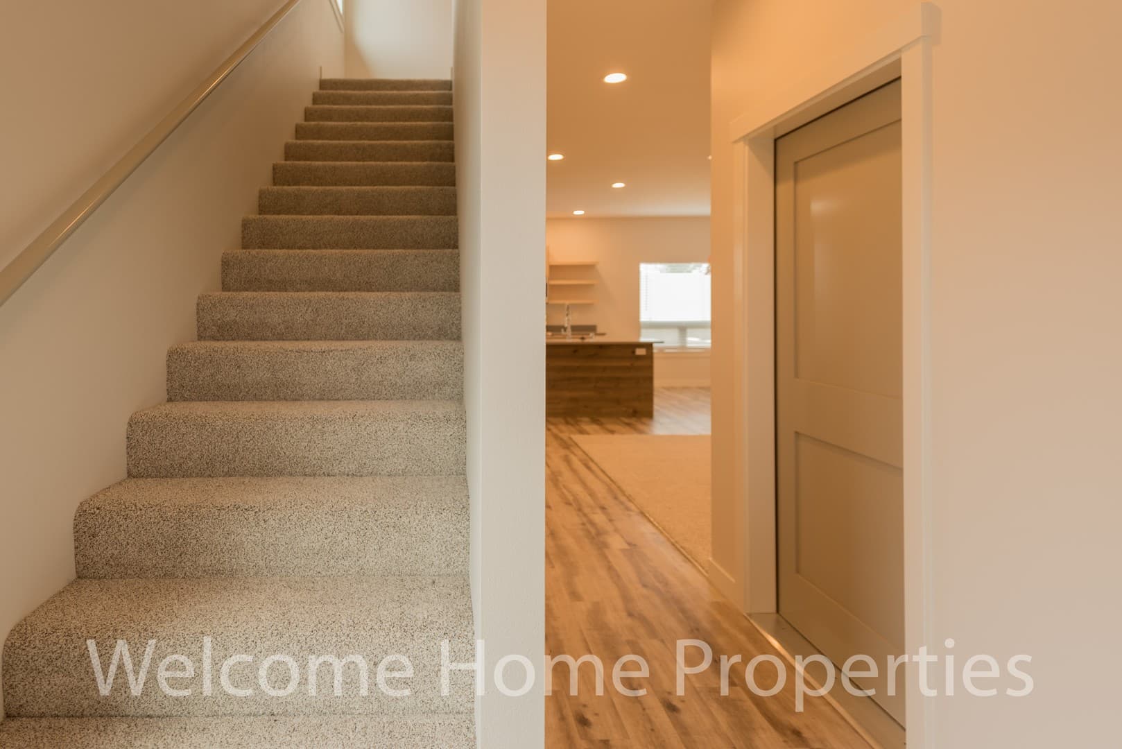 College Place Apartment: 2 NE Hadley Way