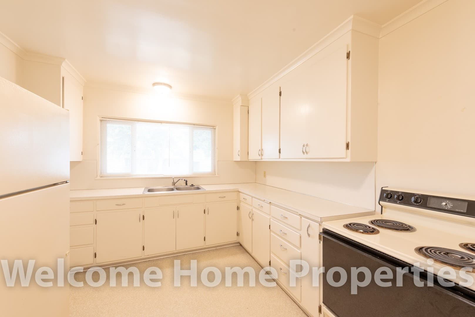 College Place Apartment: 36 NE Ash Ave