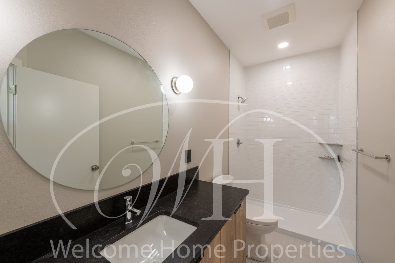 College Place Apartment: 284 NE Maple Ave
