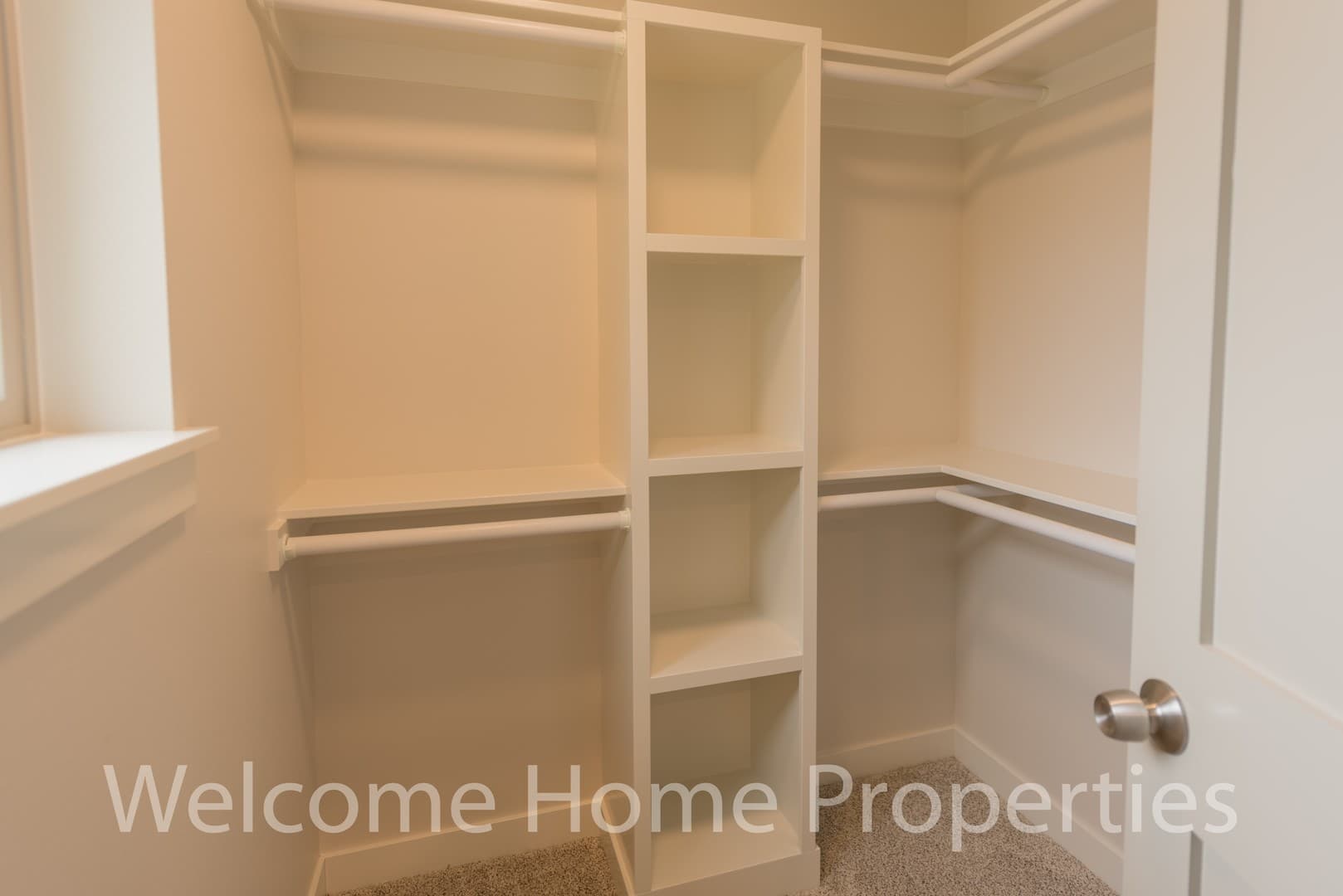 College Place Apartment: 2 NE Hadley Way