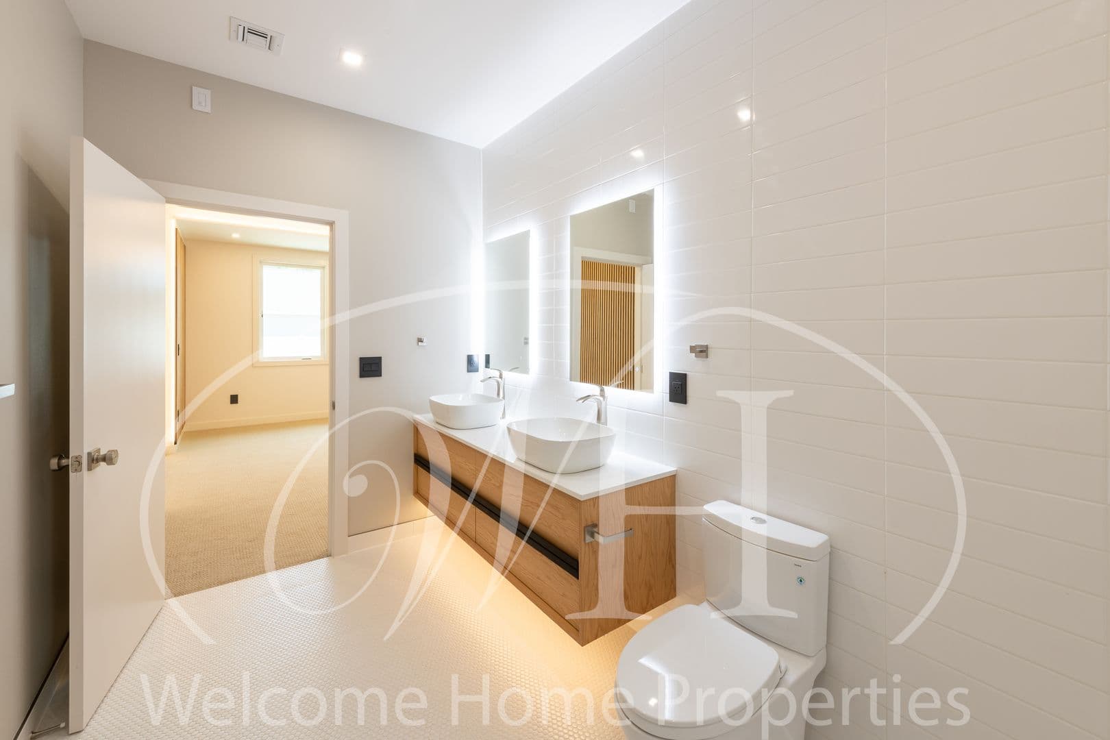 College Place Apartment: 284 NE Maple Ave