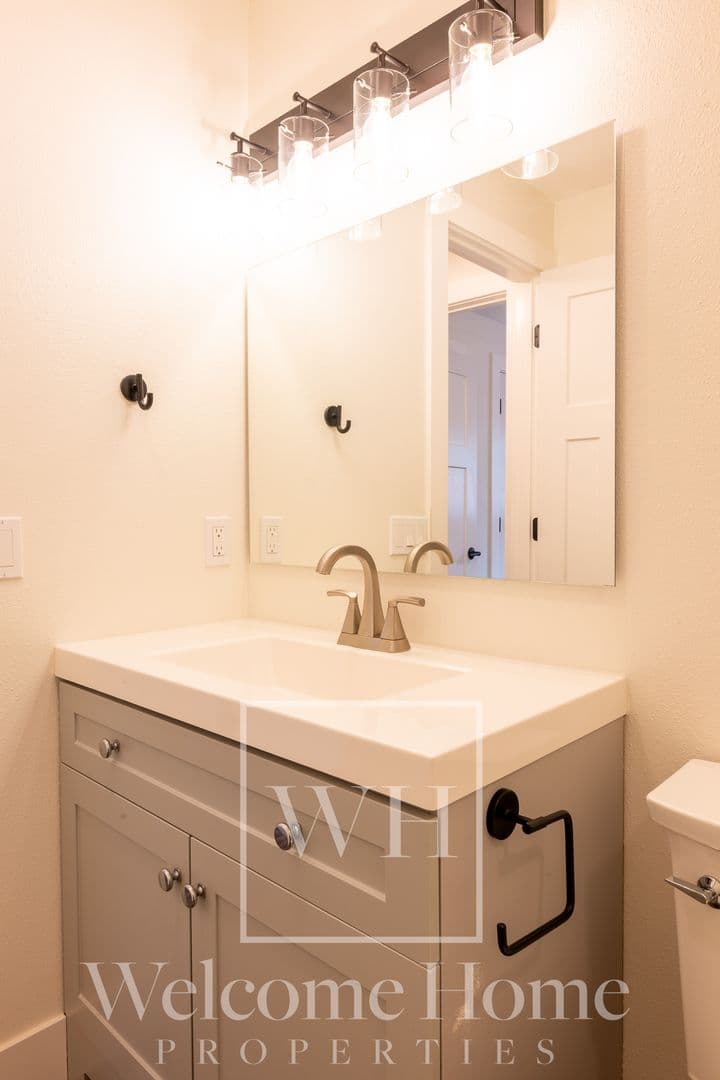 College Place Apartment: 1200 SE Broadway Ave