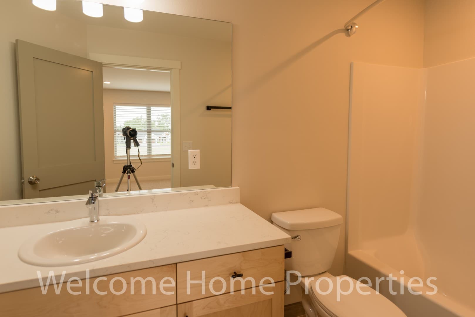 College Place Apartment: 2 NE Hadley Way