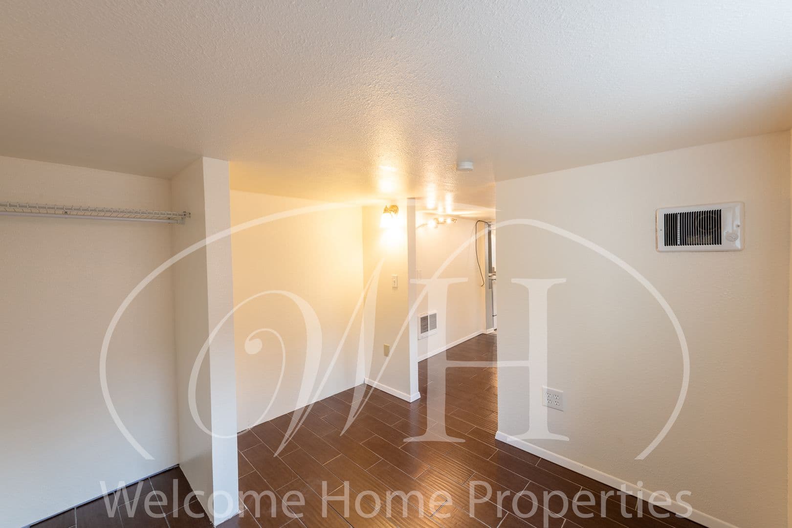 College Place Apartment: 316 SE 4th St