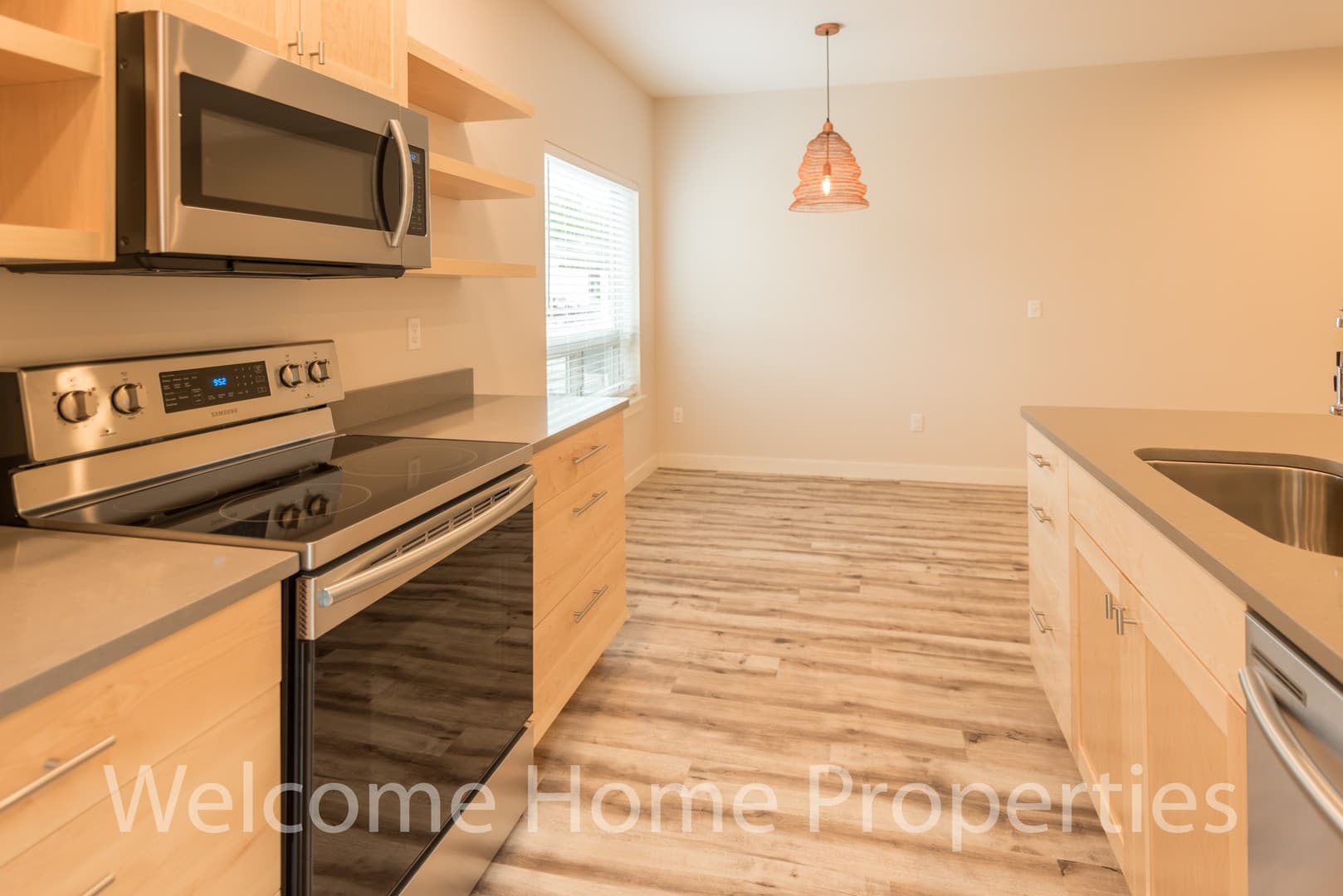 College Place Apartment: 2 NE Hadley Way