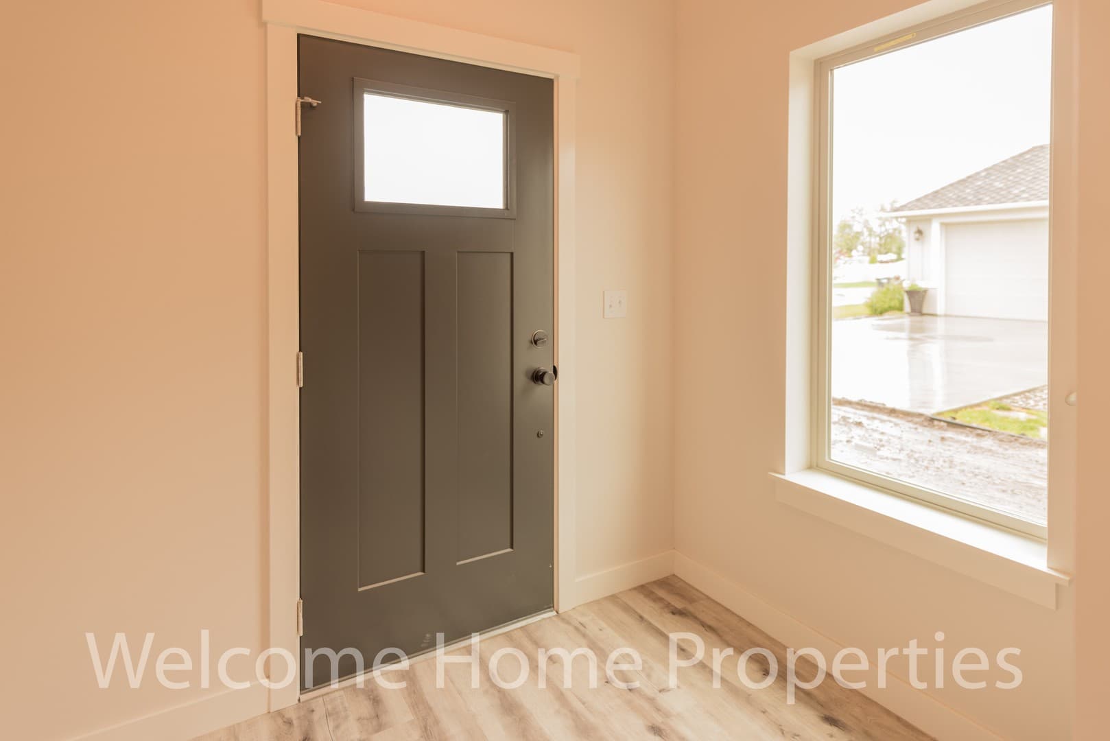 College Place Apartment: 2 NE Hadley Way
