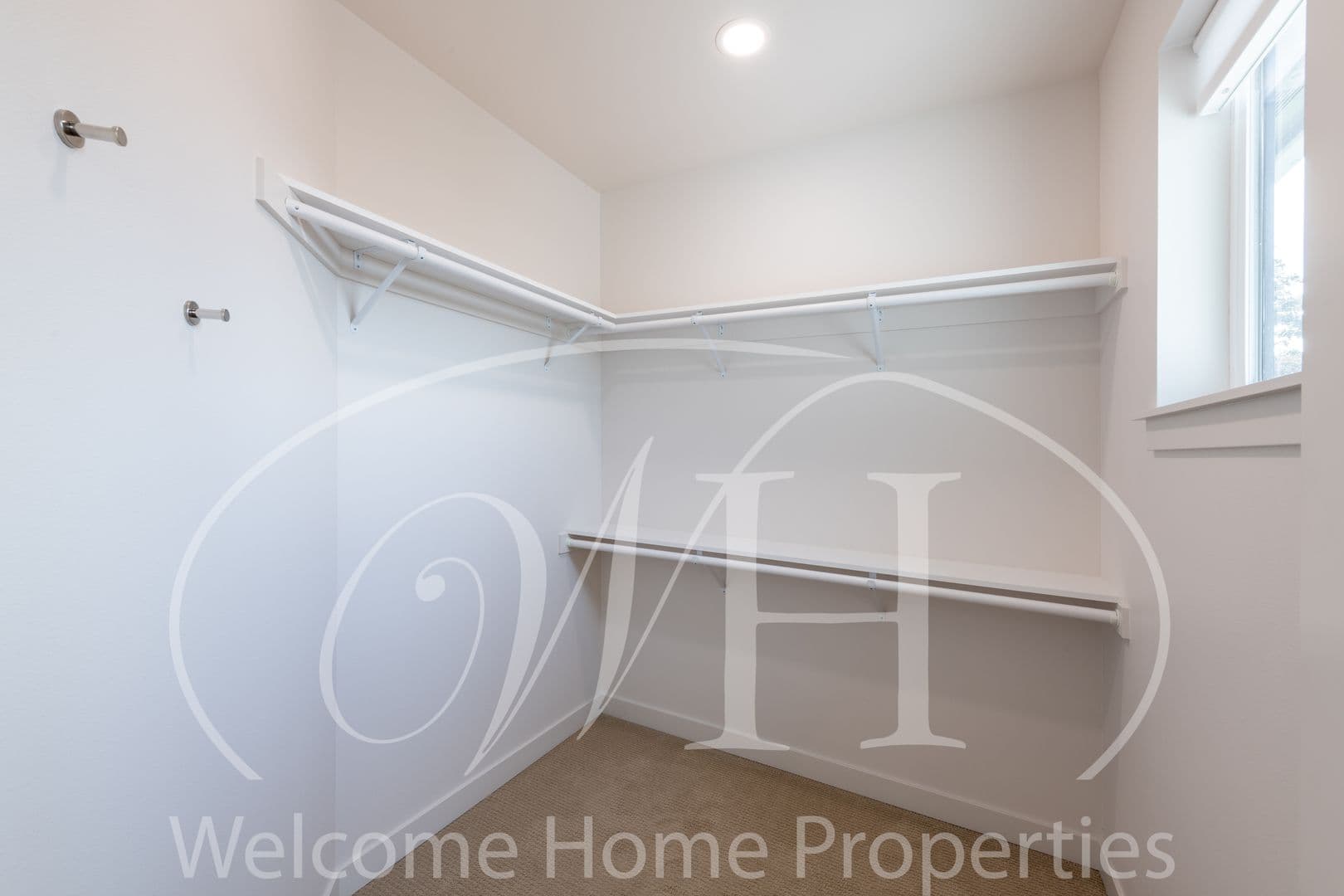 College Place Apartment: 284 NE Maple Ave