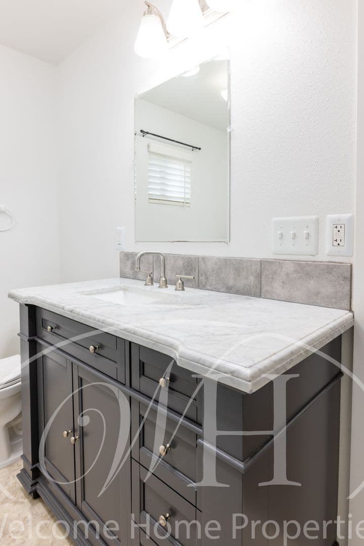 College Place Apartment: 116 SW 6th St