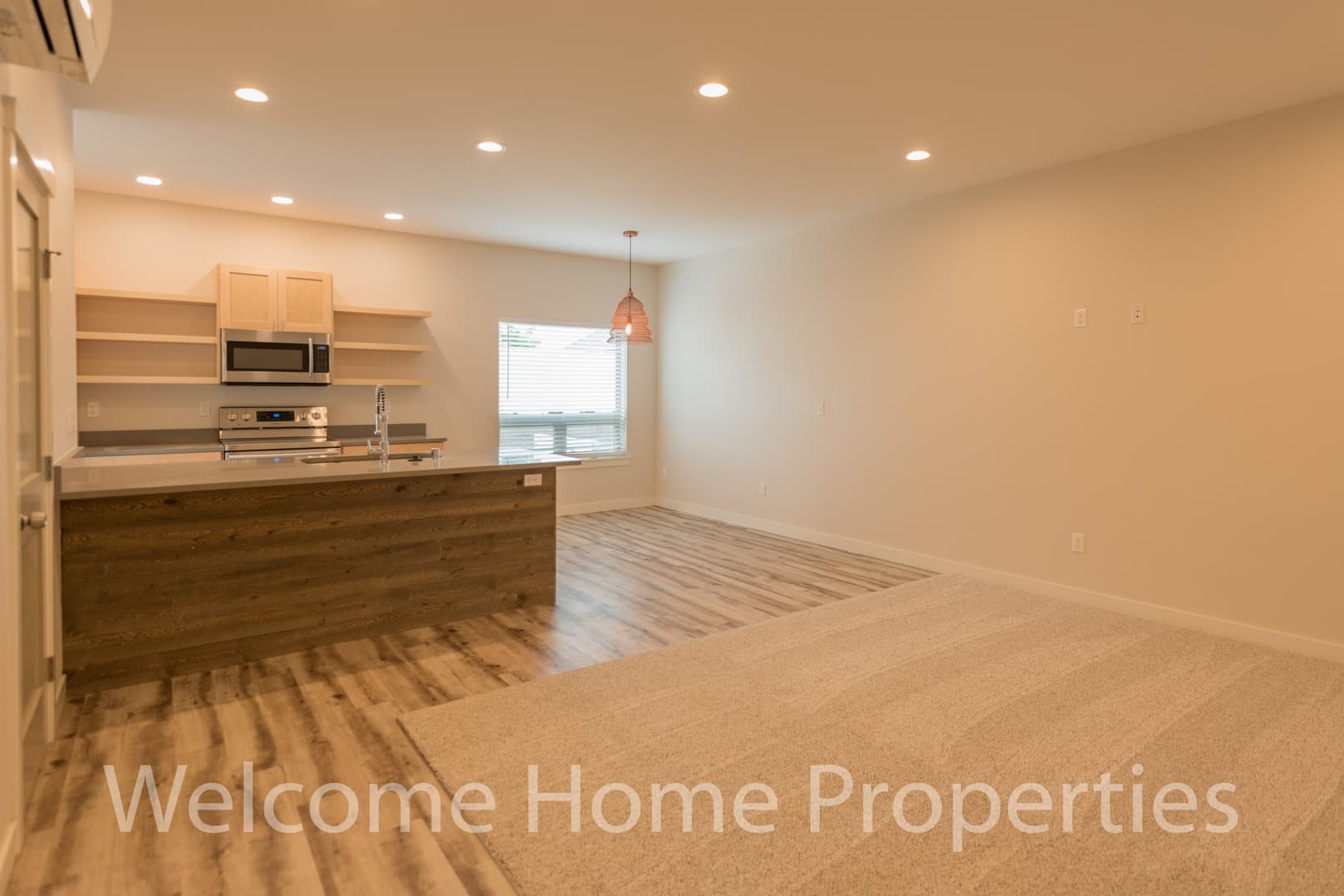College Place Apartment: 2 NE Hadley Way