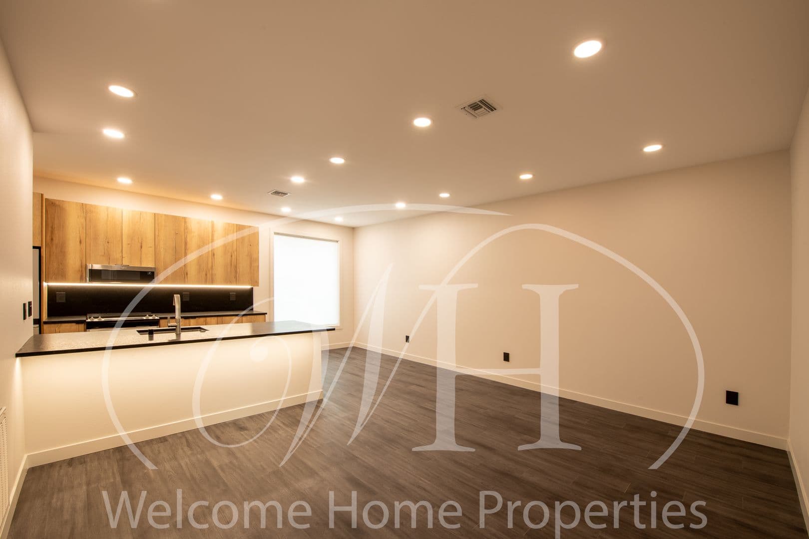 College Place Apartment: 284 NE Maple Ave