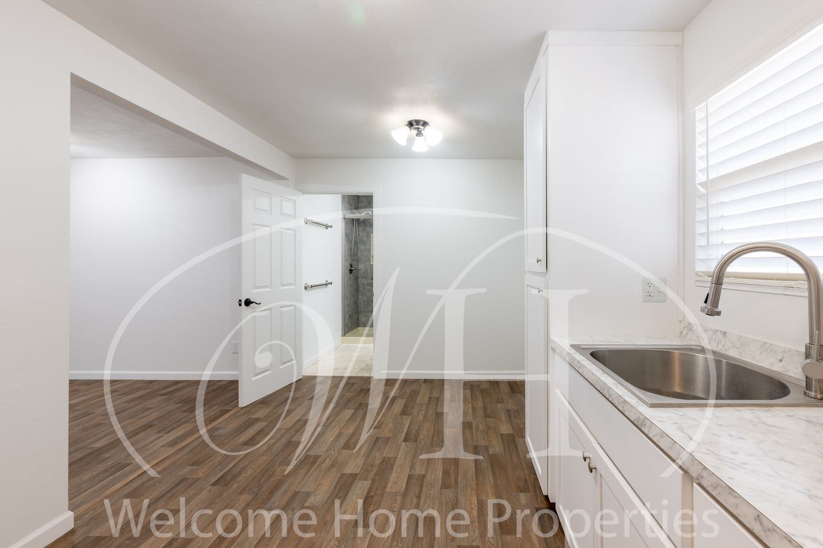 College Place Apartment: 116 SW 6th St