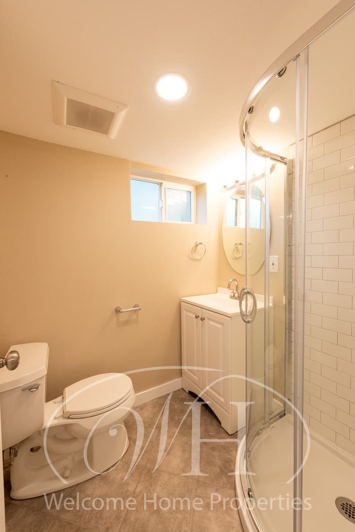 College Place Apartment: 318 SE 6th St
