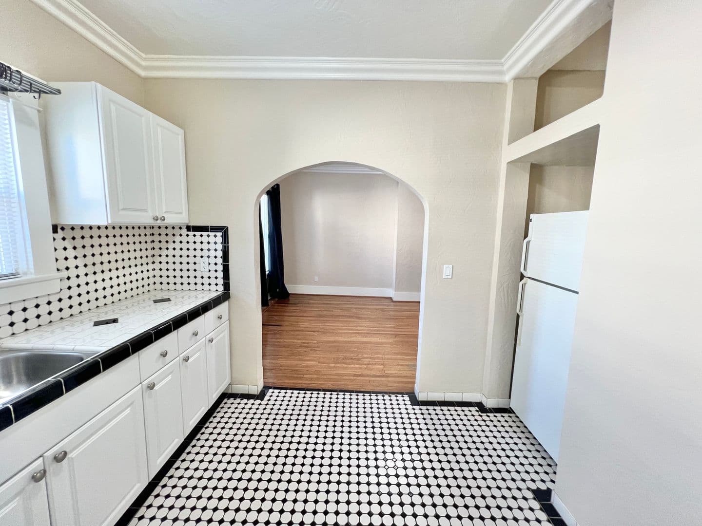 Long Beach Condo: 800 Pacific Ave #209