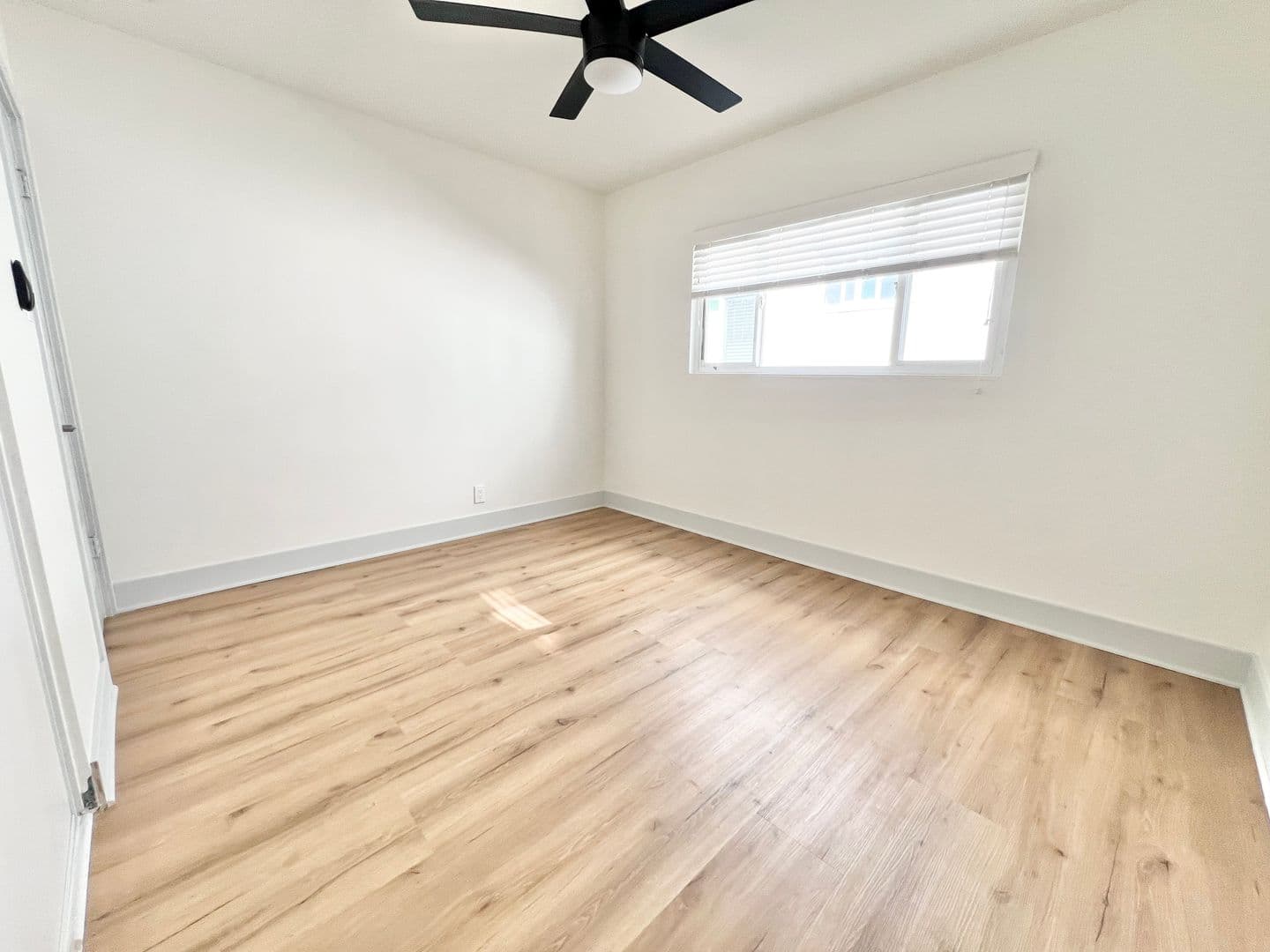 Long Beach Apartment: 1142 E 1st Street