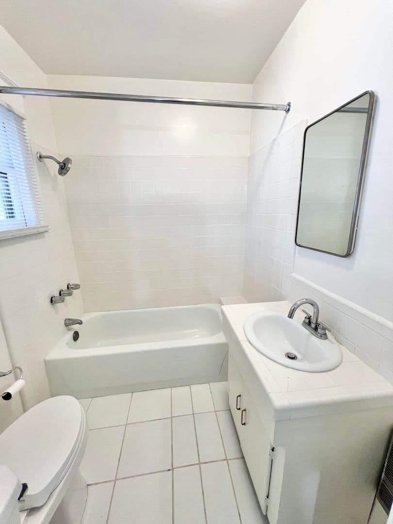 Long Beach Apartment: 1243 E Ocean Blvd