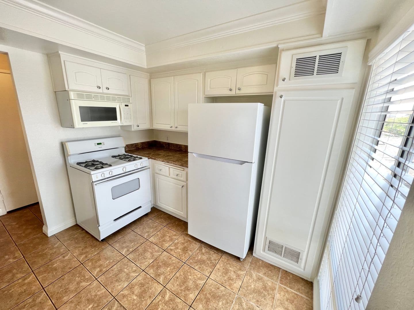Long Beach Condo: 1919 E Beverly Way #201