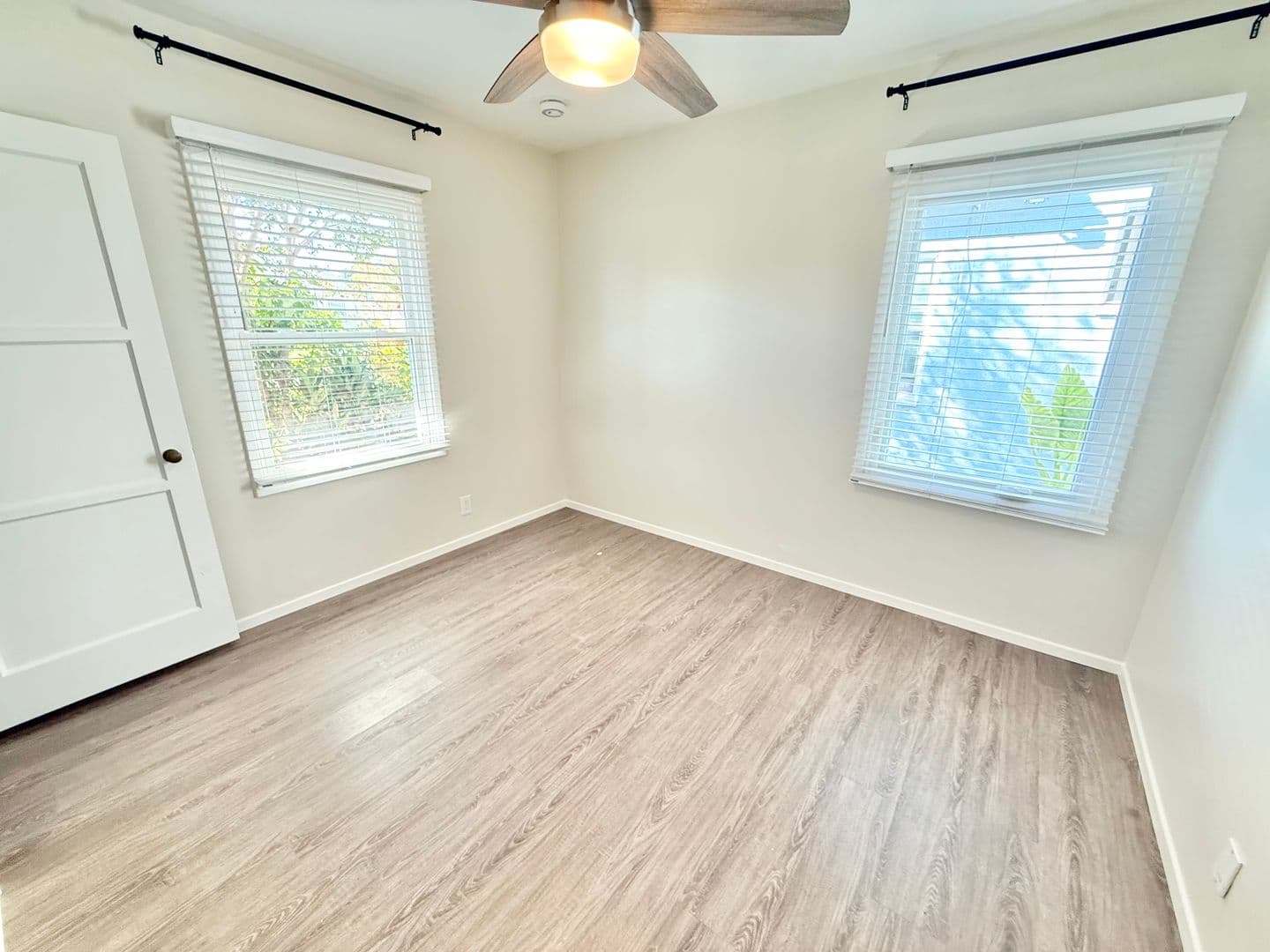 Lakewood House: 5418 Hayter Ave