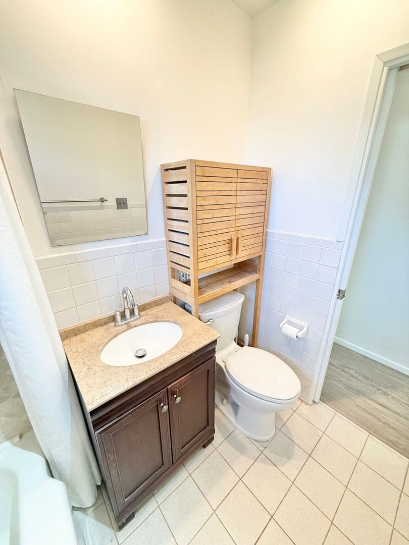Lakewood House: 5418 Hayter Ave