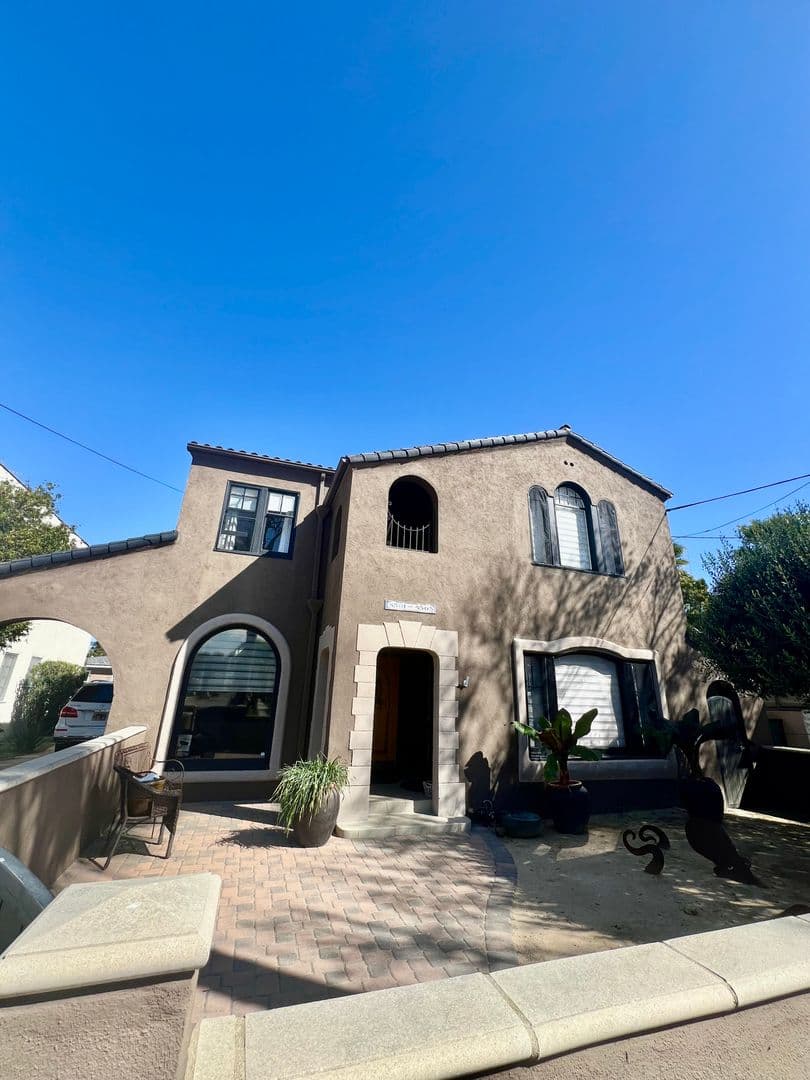 Long Beach Apartment: 4303 E 3rd St