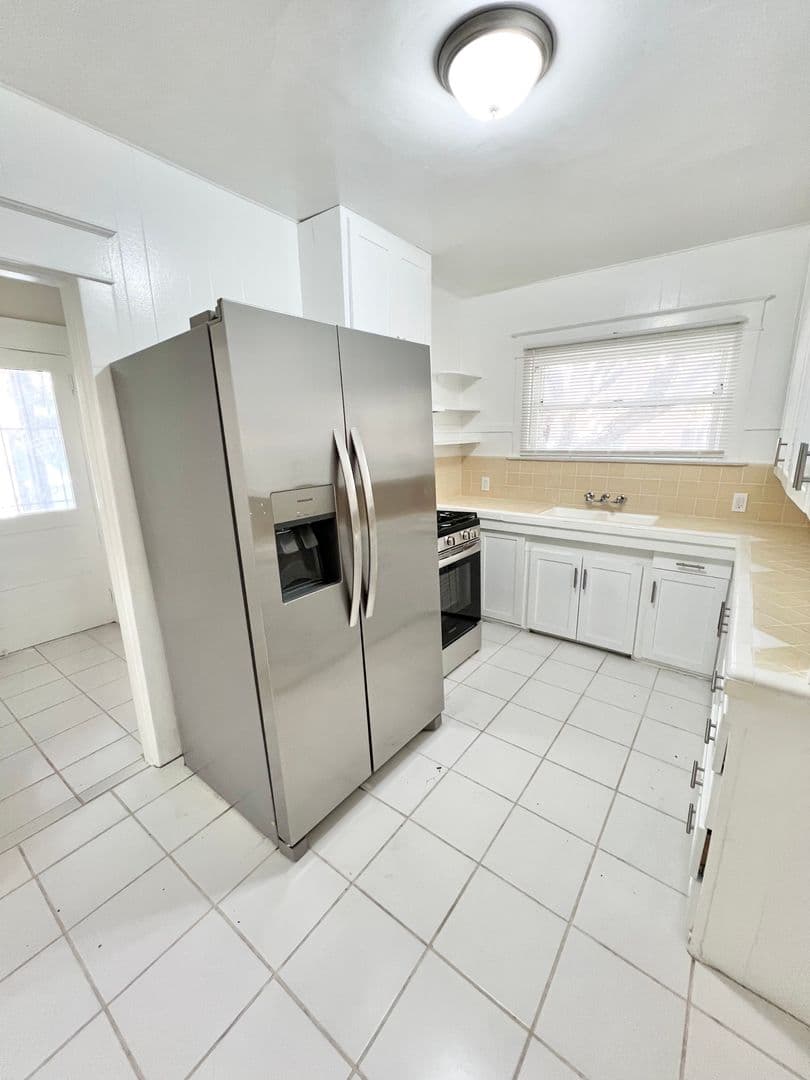 Long Beach Apartment: 1243 E Ocean Blvd