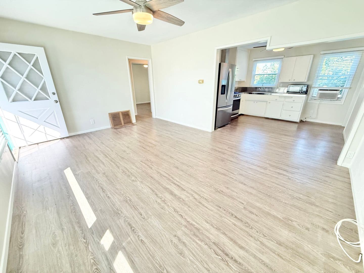 Lakewood House: 5418 Hayter Ave