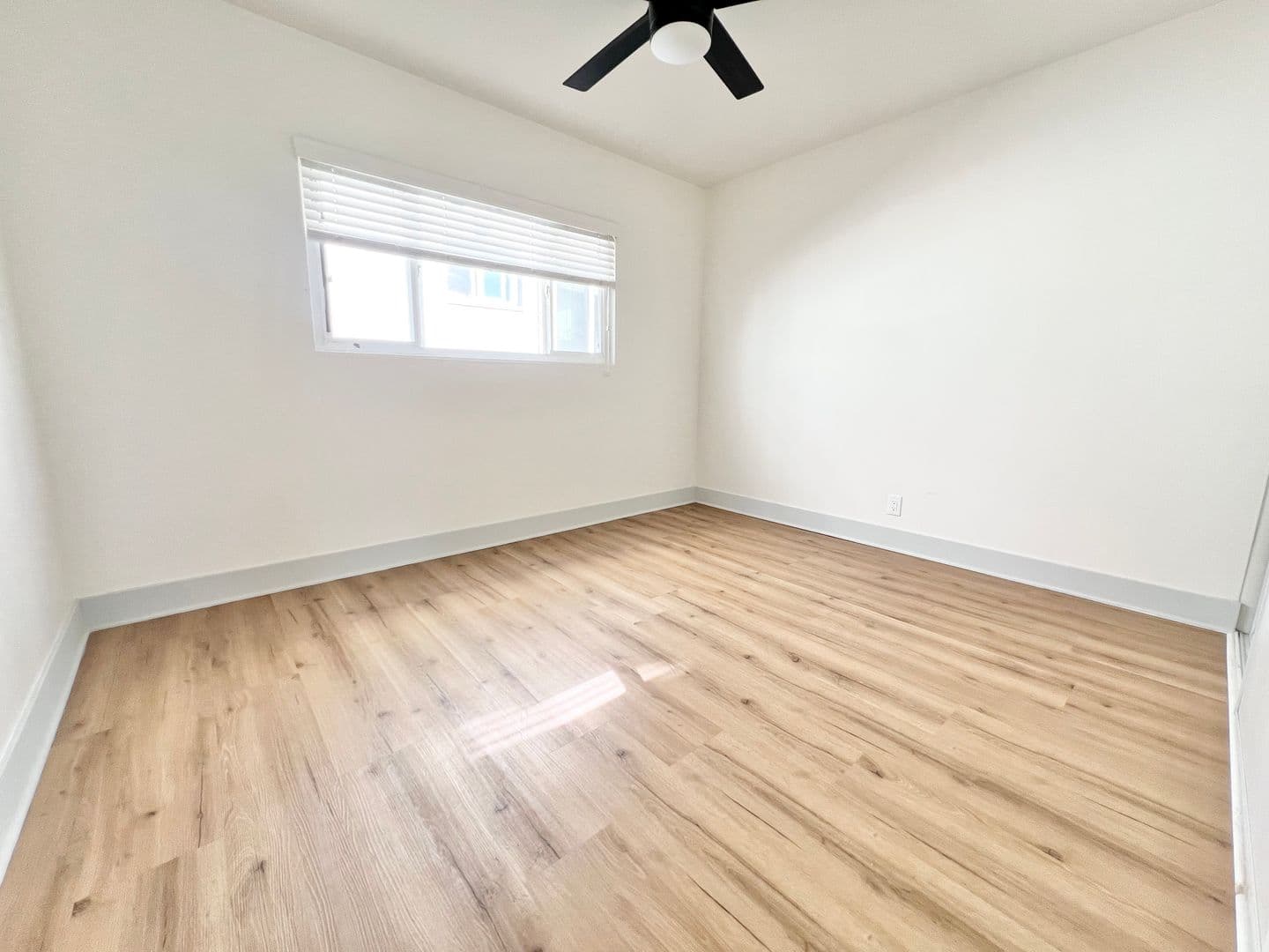 Long Beach Apartment: 1142 E 1st Street