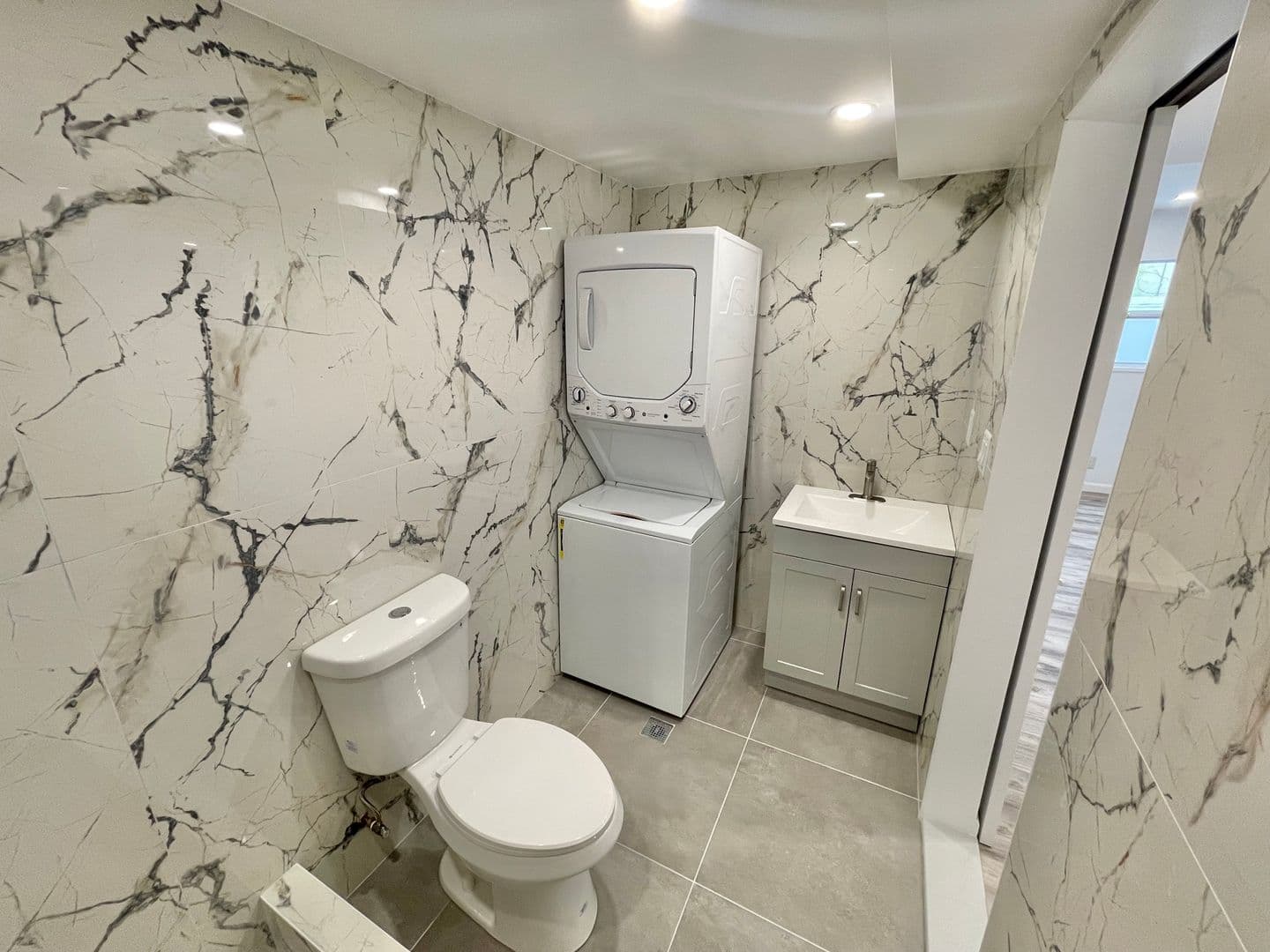 Long Beach Apartment: 45 65th Place