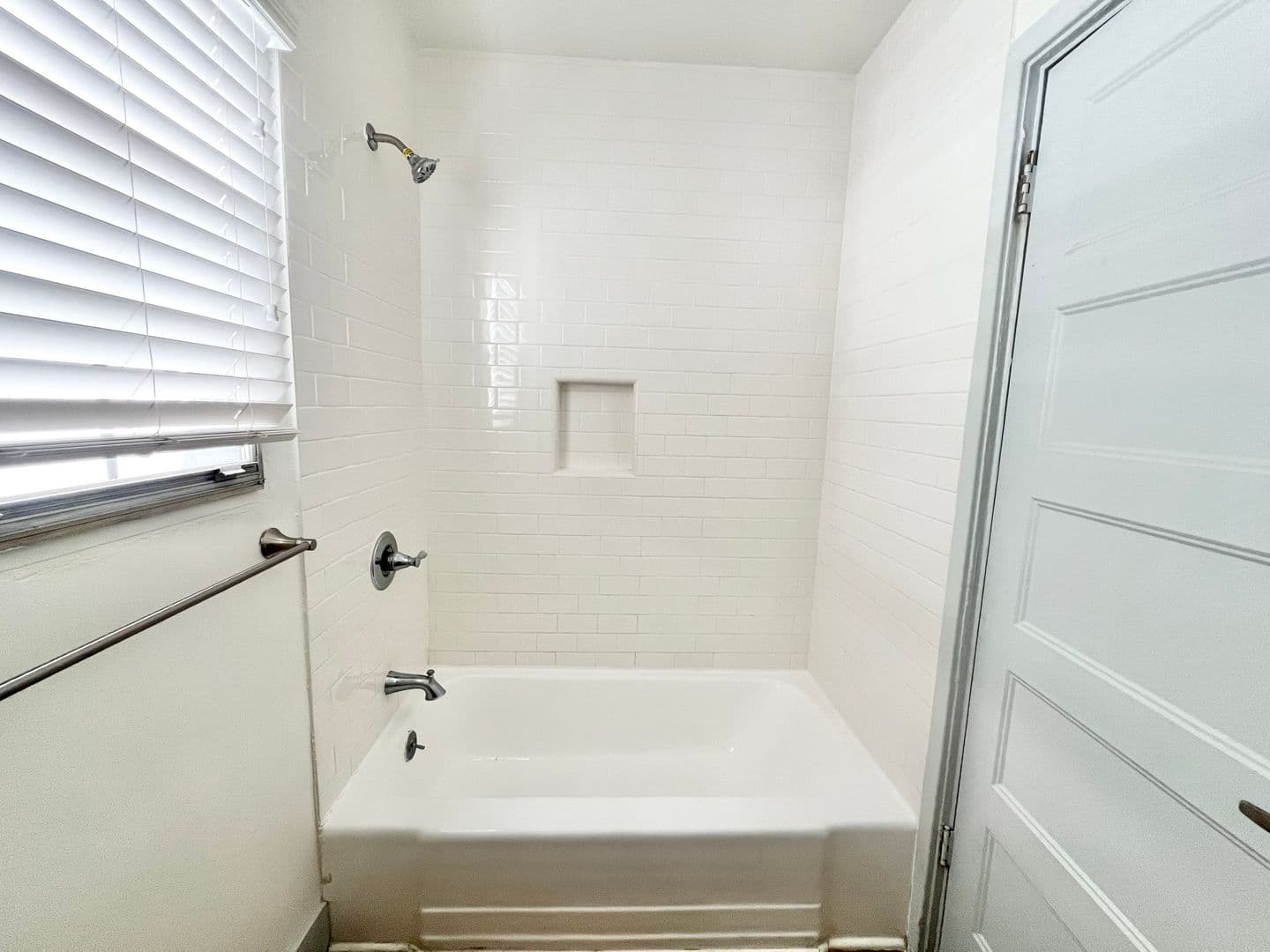 Long Beach Apartment: 1142 E 1st Street