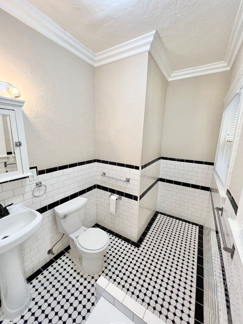 Long Beach Condo: 800 Pacific Ave #209