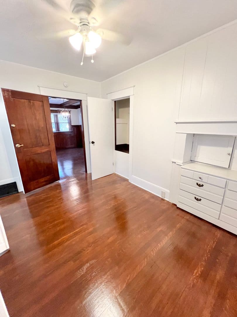Long Beach Apartment: 1243 E Ocean Blvd