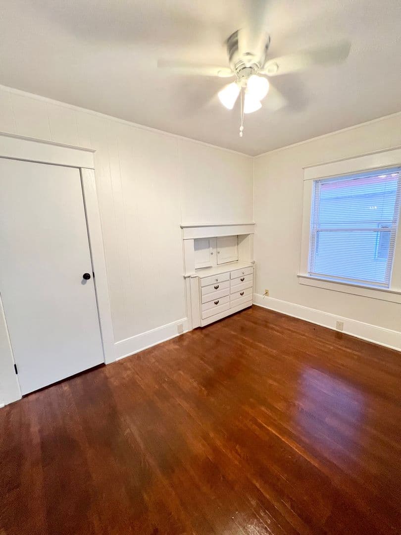 Long Beach Apartment: 1243 E Ocean Blvd