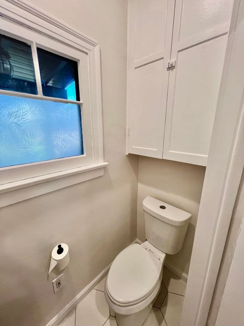 Long Beach Apartment: 4303 E 3rd St