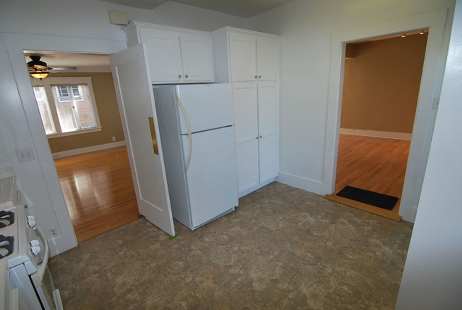 Long Beach Apartment: 210 Temple Ave