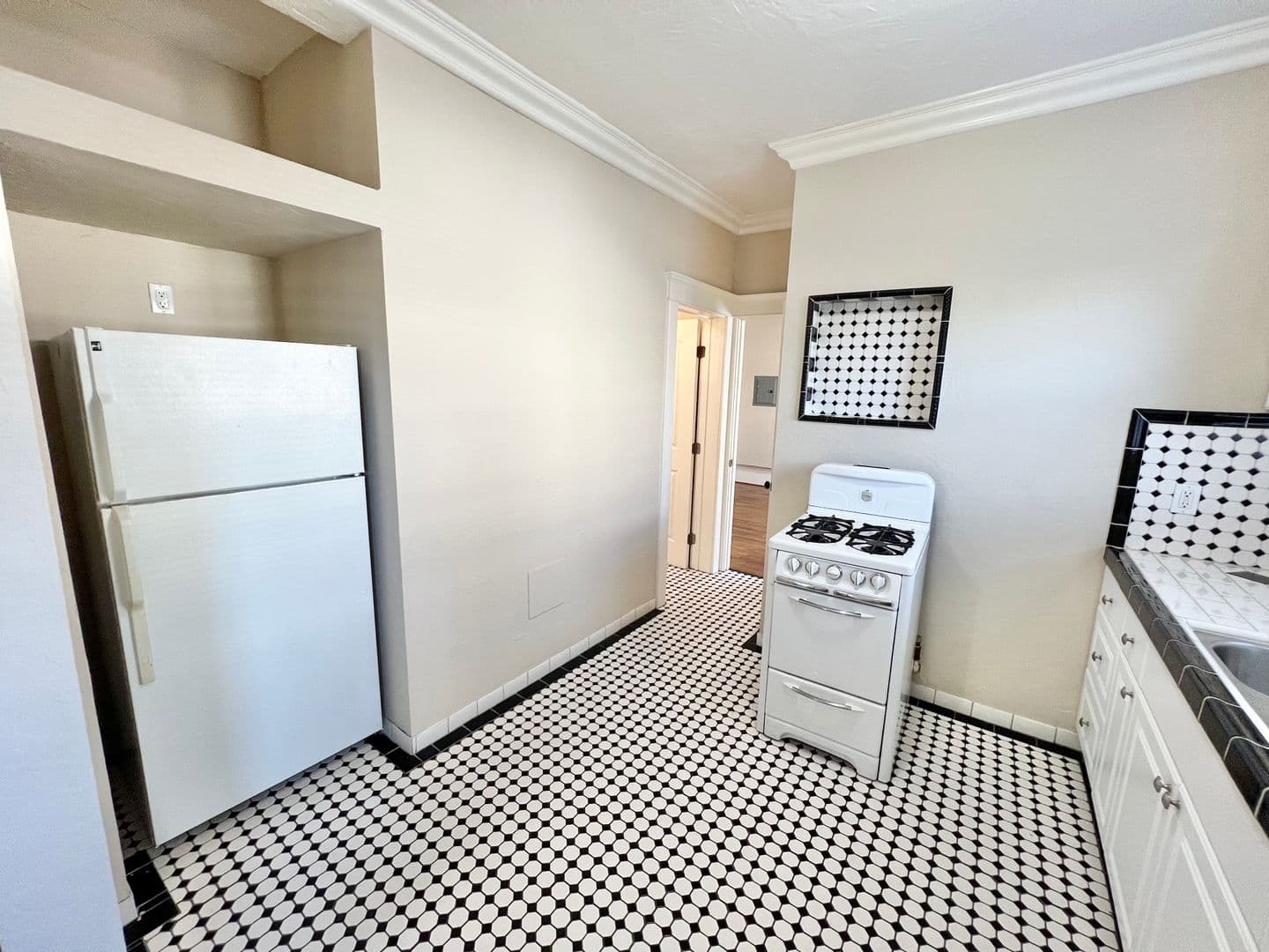 Long Beach Condo: 800 Pacific Ave #209