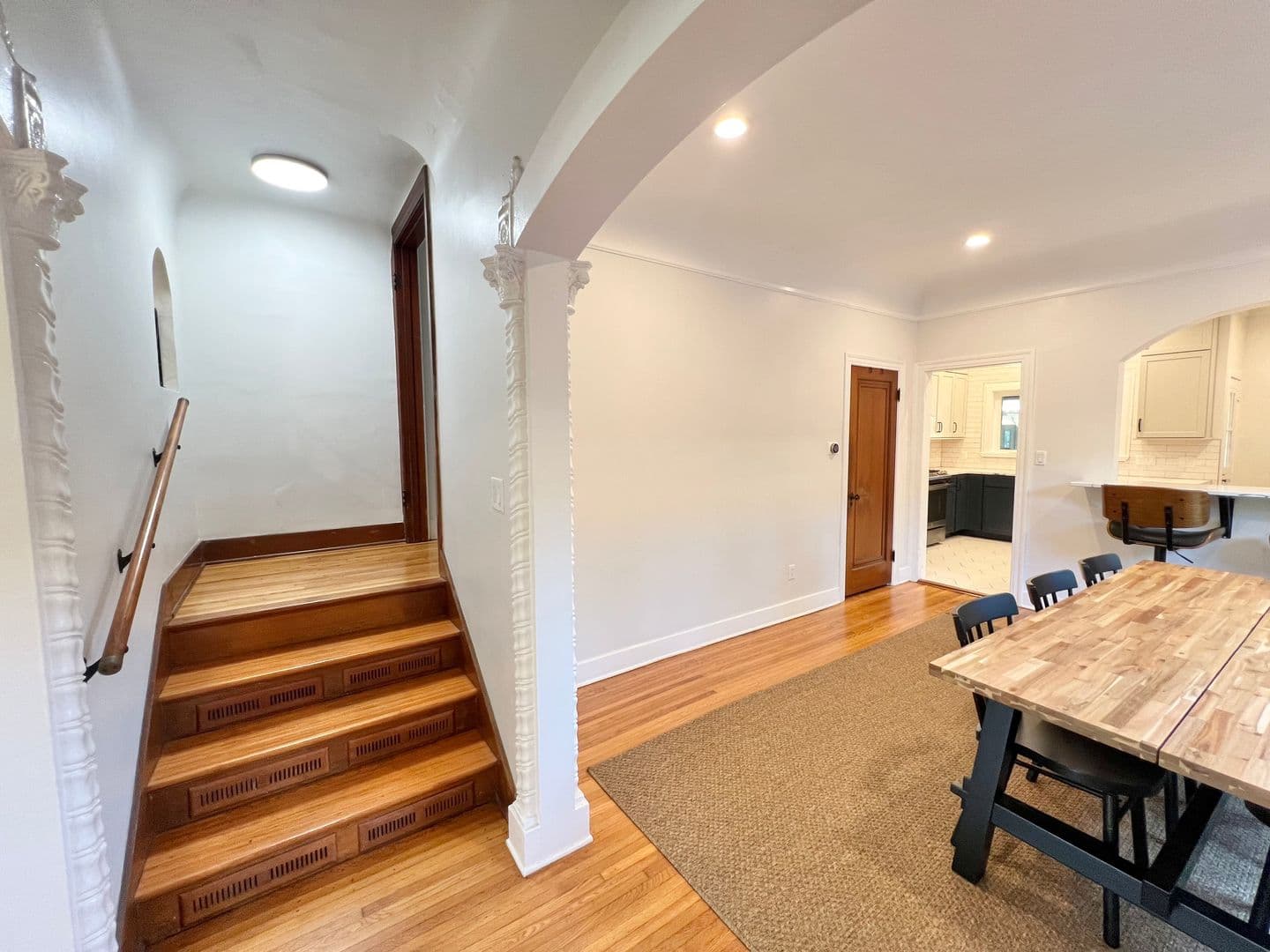 Long Beach Apartment: 4303 E 3rd St