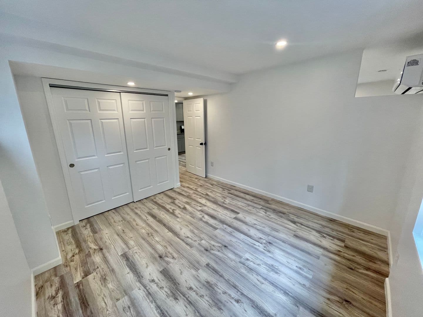 Long Beach Apartment: 45 65th Place