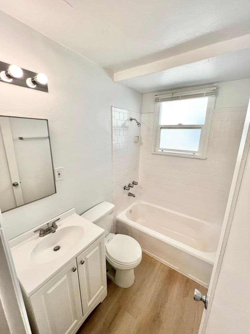 Long Beach Apartment: 4546 N. Banner Drive # 1