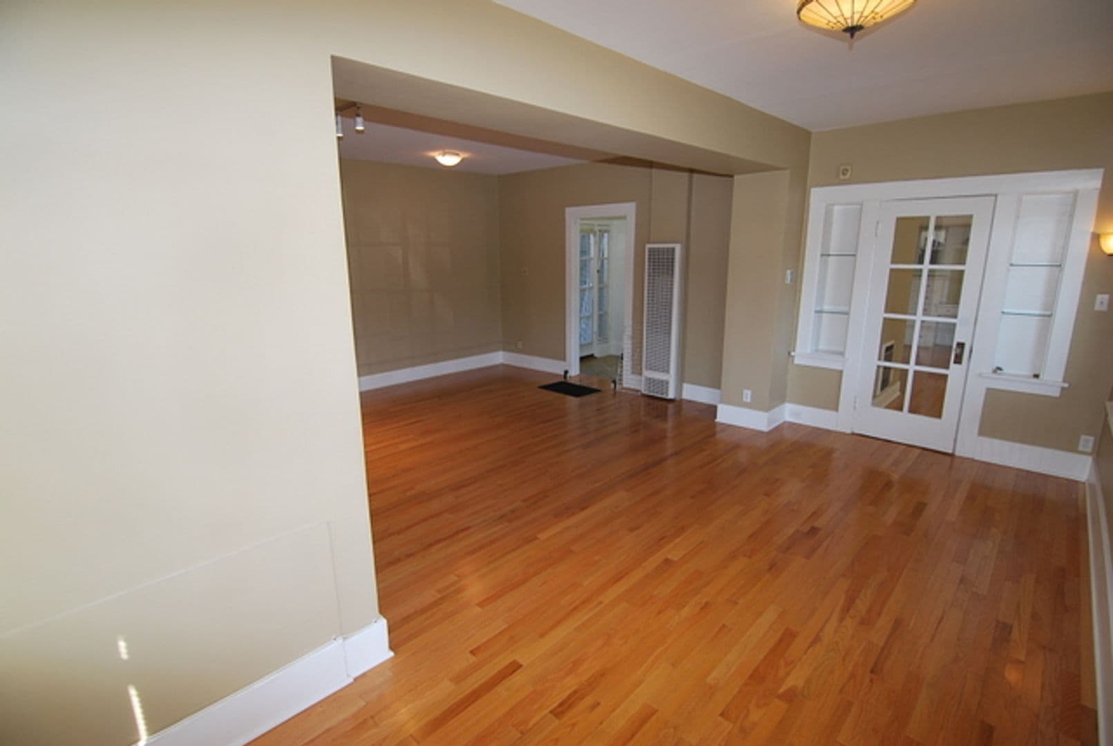 Long Beach Apartment: 210 Temple Ave