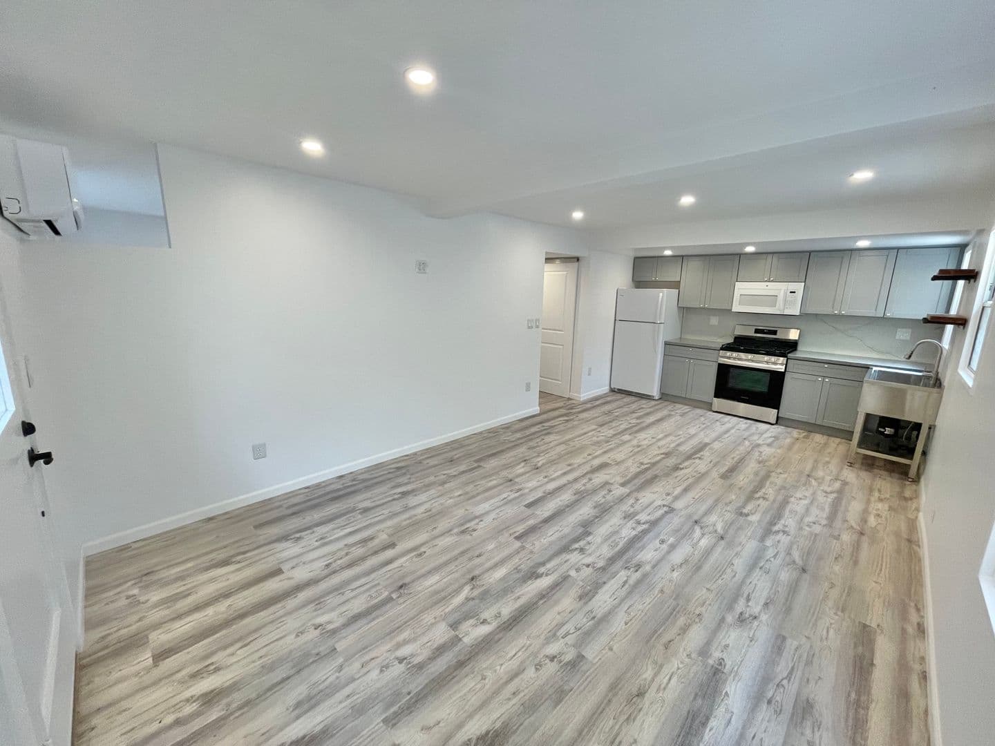 Long Beach Apartment: 45 65th Place