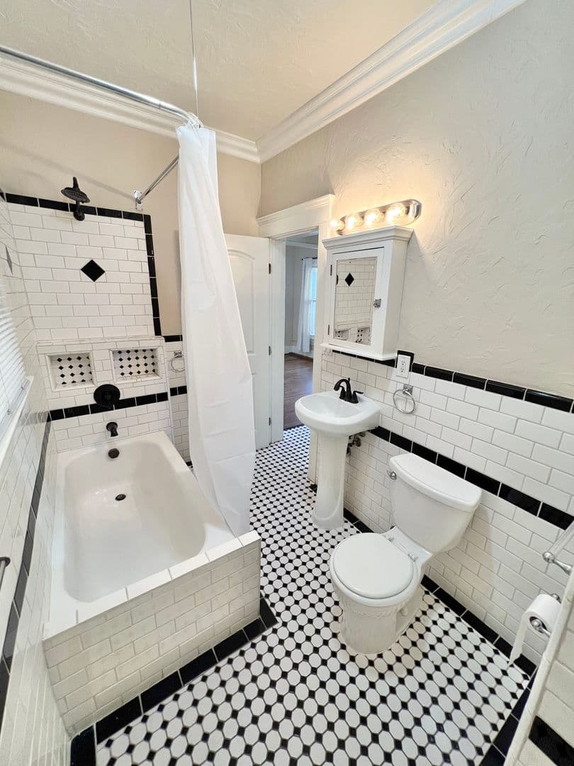 Long Beach Condo: 800 Pacific Ave #209