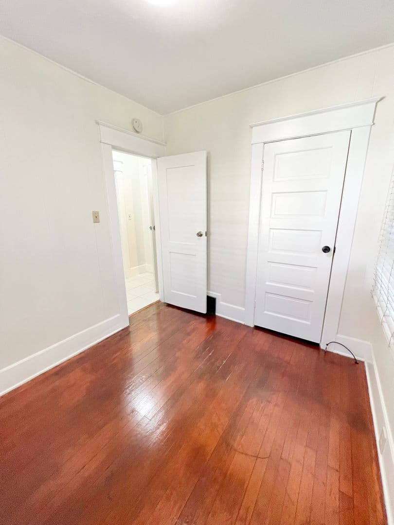 Long Beach Apartment: 1243 E Ocean Blvd
