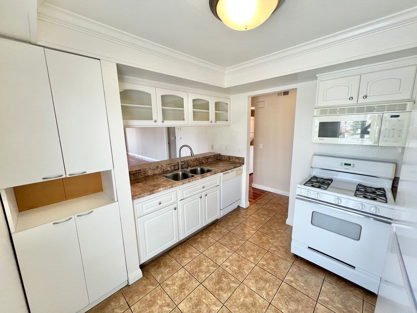 Long Beach Condo: 1919 E Beverly Way #201