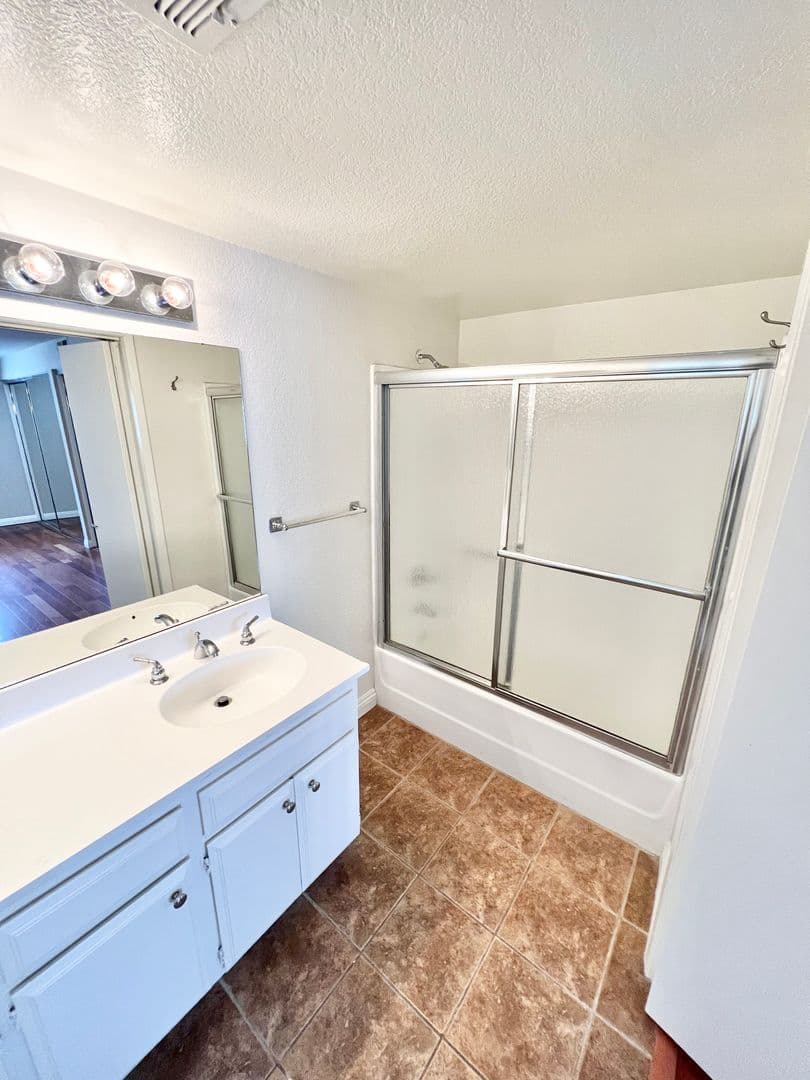 Long Beach Condo: 1919 E Beverly Way #201