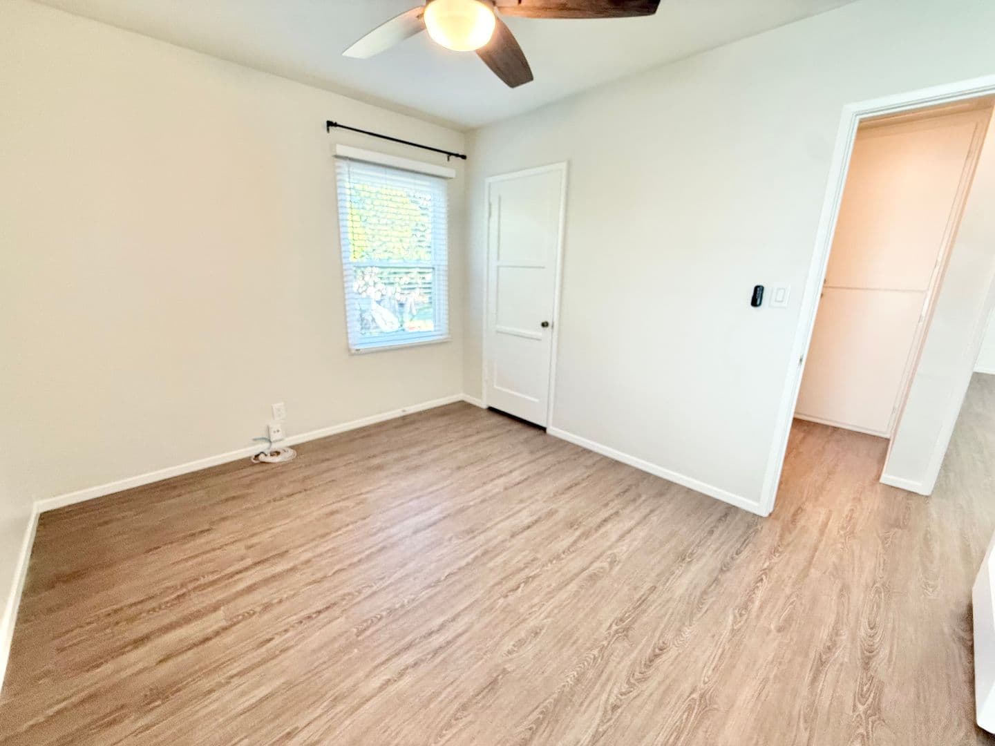 Lakewood House: 5418 Hayter Ave