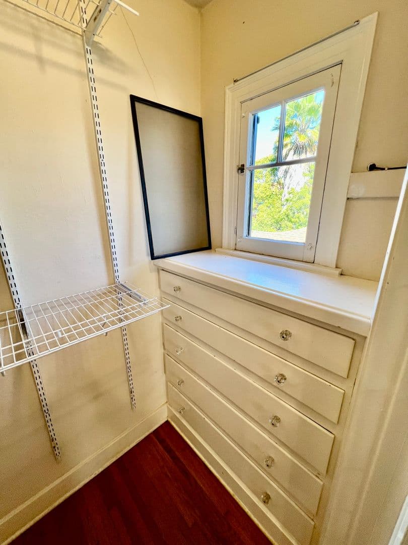 Long Beach Apartment: 4303 E 3rd St