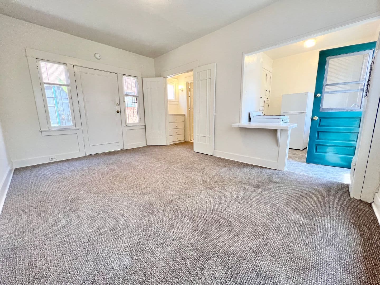 Long Beach Apartment: 318 Temple Ave