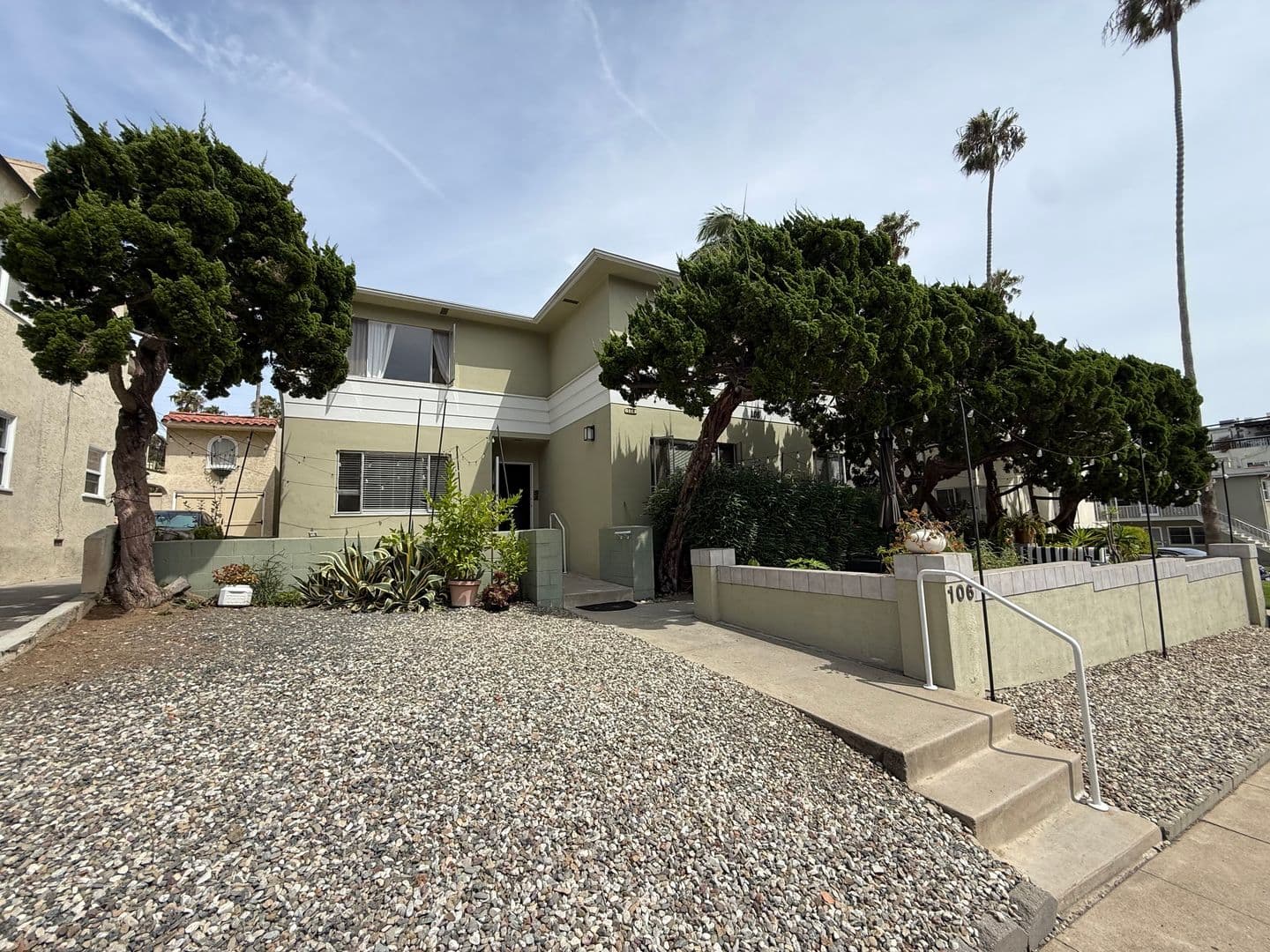 Long Beach Apartment: 106 Mira Mar Ave